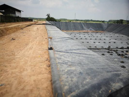 反漏出2mm HDPEのGeomembraneのダムの貯蔵所の農業の池はさみ金
